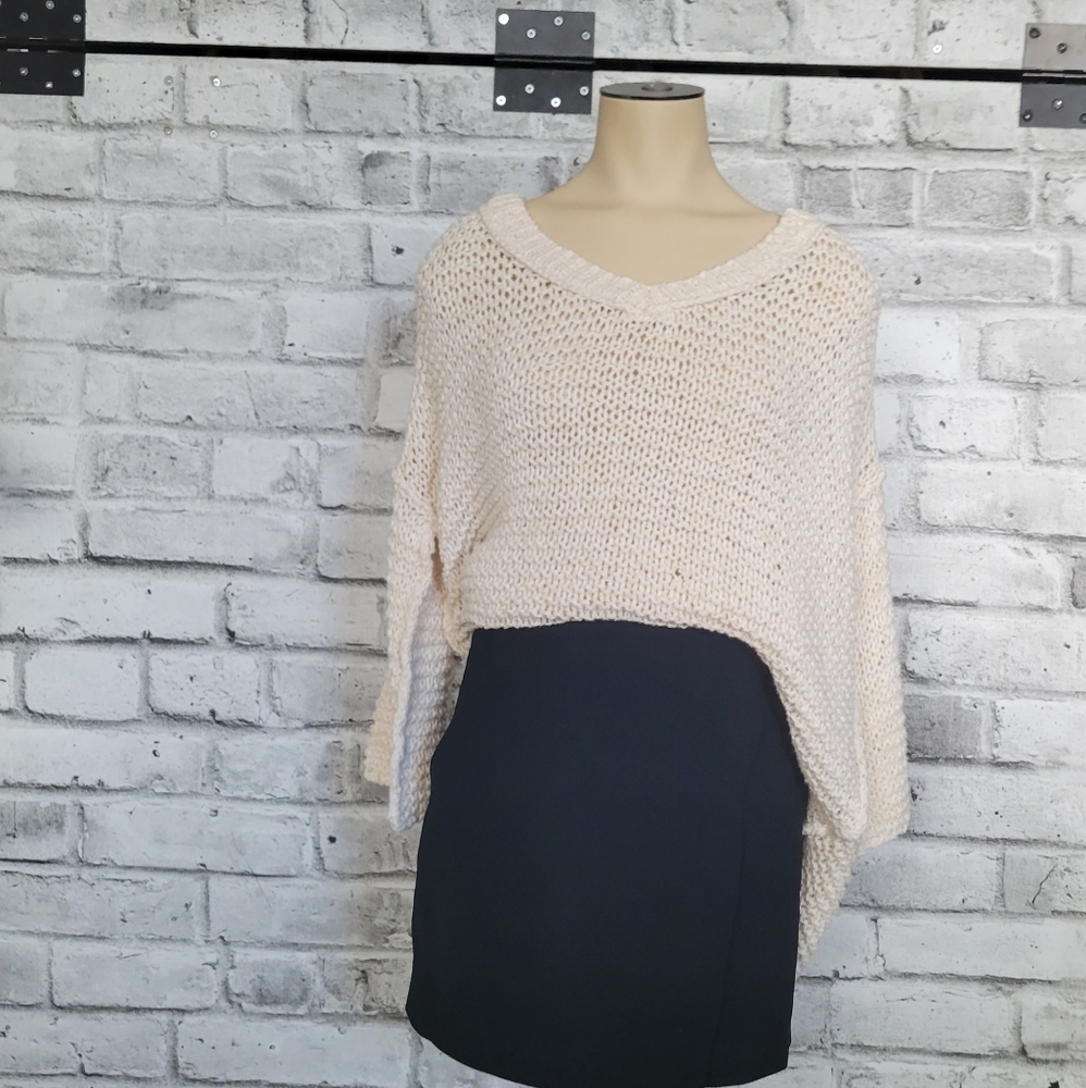 ❤️Free People sweater cream color size M